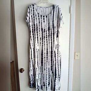 4 For $15💛Black & White Tie Dye Maxi Dress